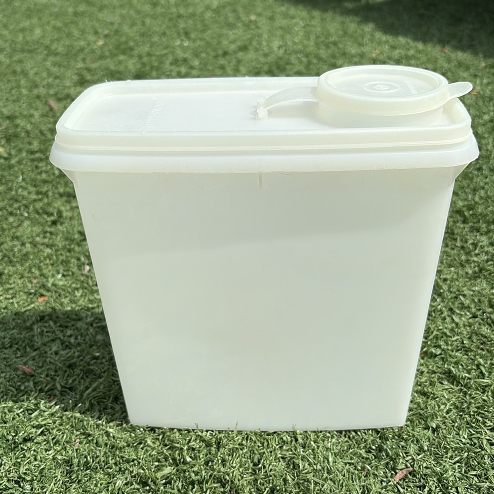 Vintage Tupperware 13 Cup Store N Pour Cereal Keeper Storage Container # 469-14